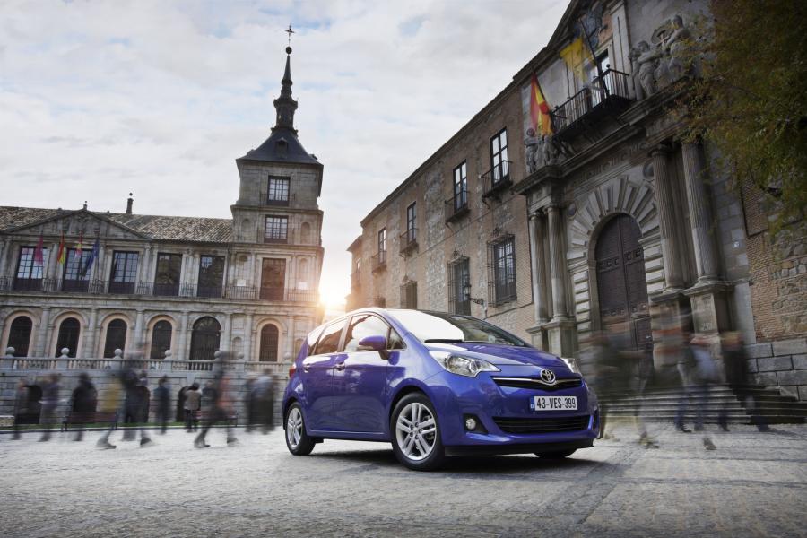  Toyota Verso-S 2010 года  (фото 70 из 109)